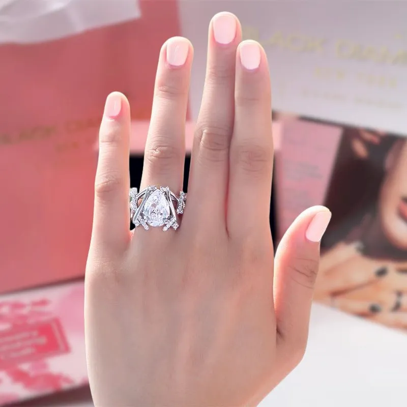 4.0 ct Pear-Cut Diamond Anniversary Ring