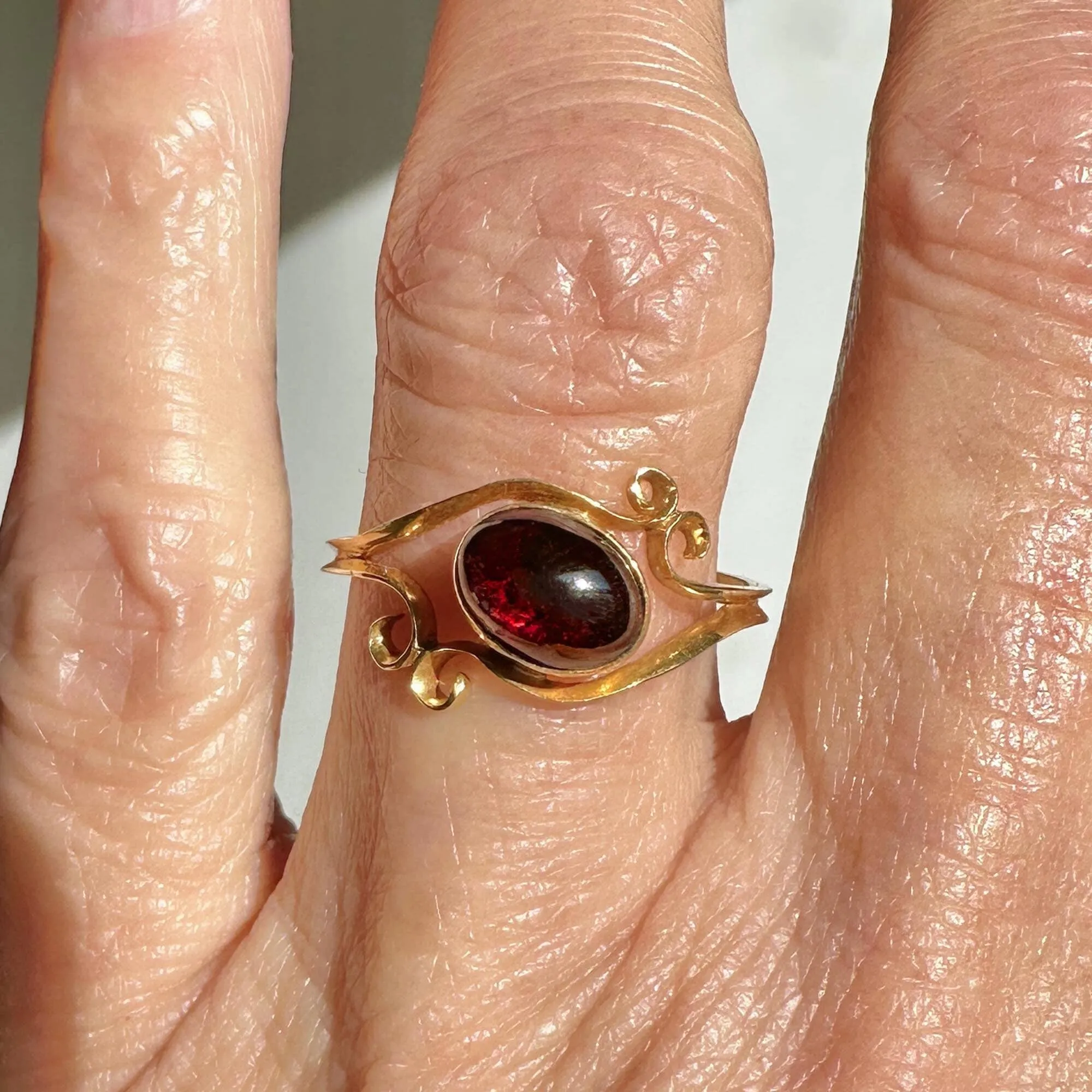 Antique 18K Gold Cabochon Garnet Ring
