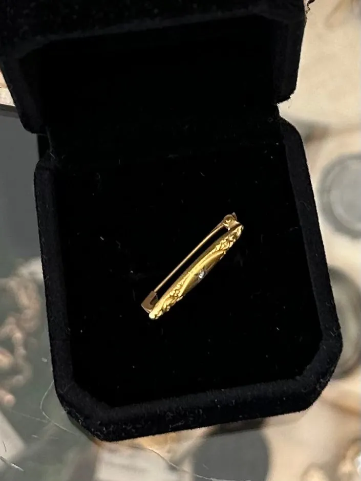 Antique Victorian 10k Yellow Gold Repousse & Clear Glass Faceted Stone Lingerie Pin
