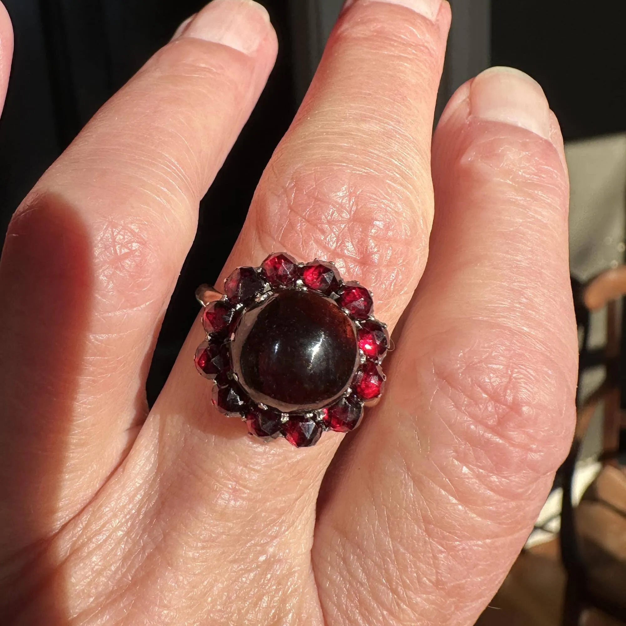 Antique Victorian 14K Gold Garnet Cabochon Ring