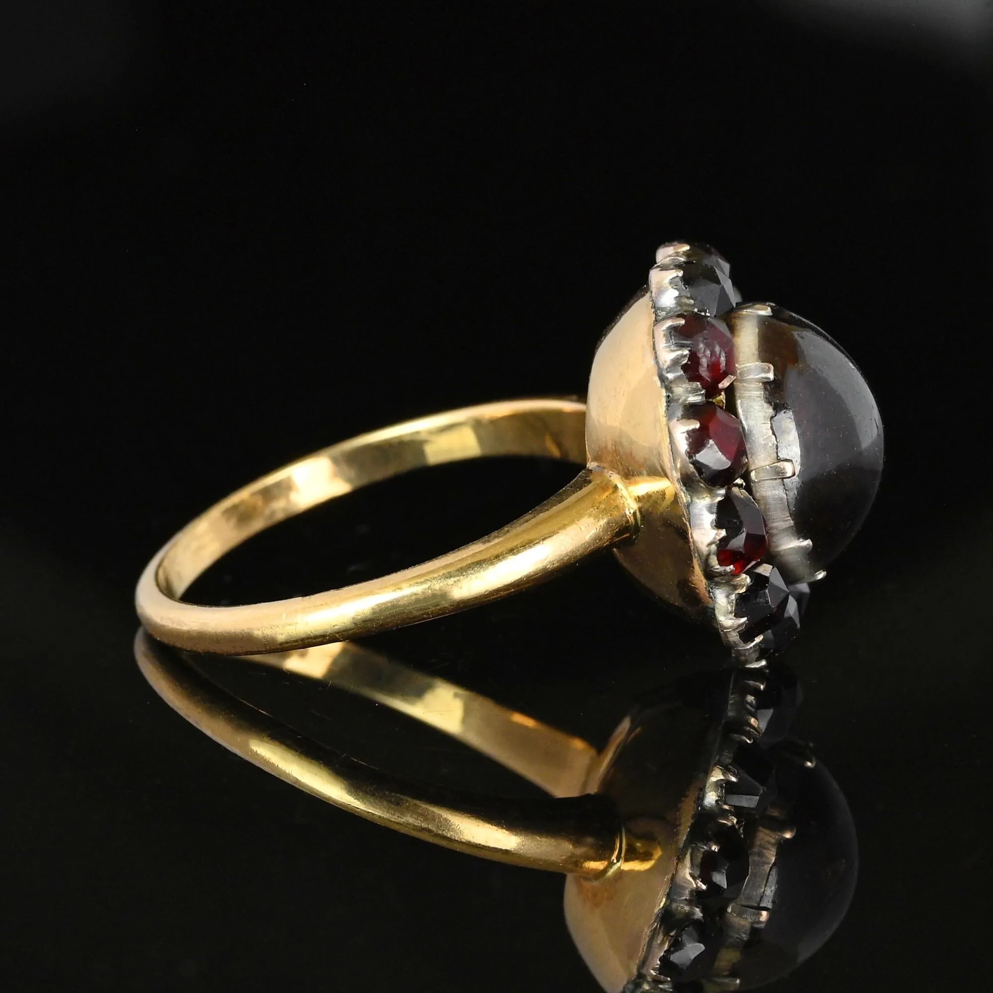 Antique Victorian 14K Gold Garnet Cabochon Ring