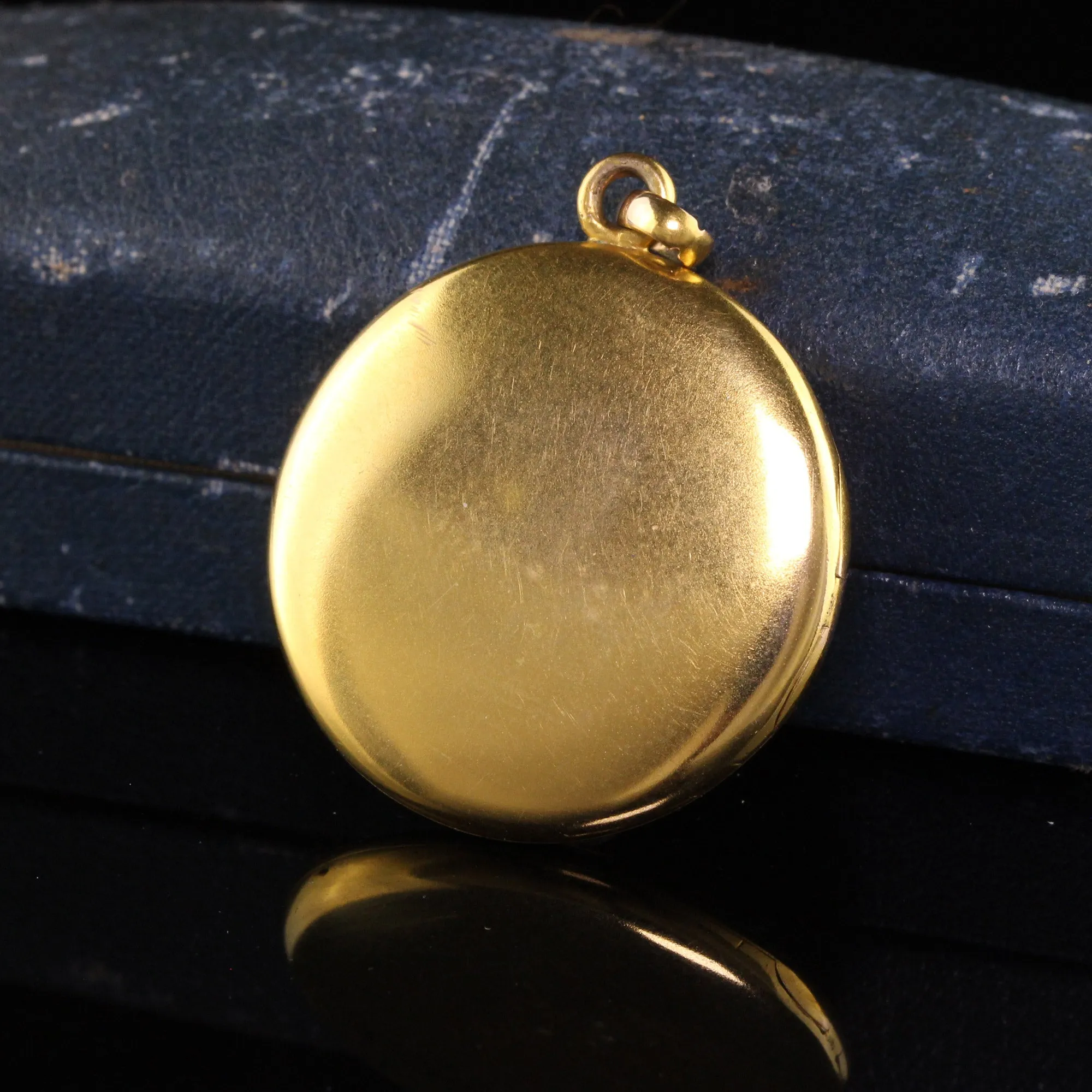 Antique Victorian 14K Yellow Gold Engraved Locket Pendant