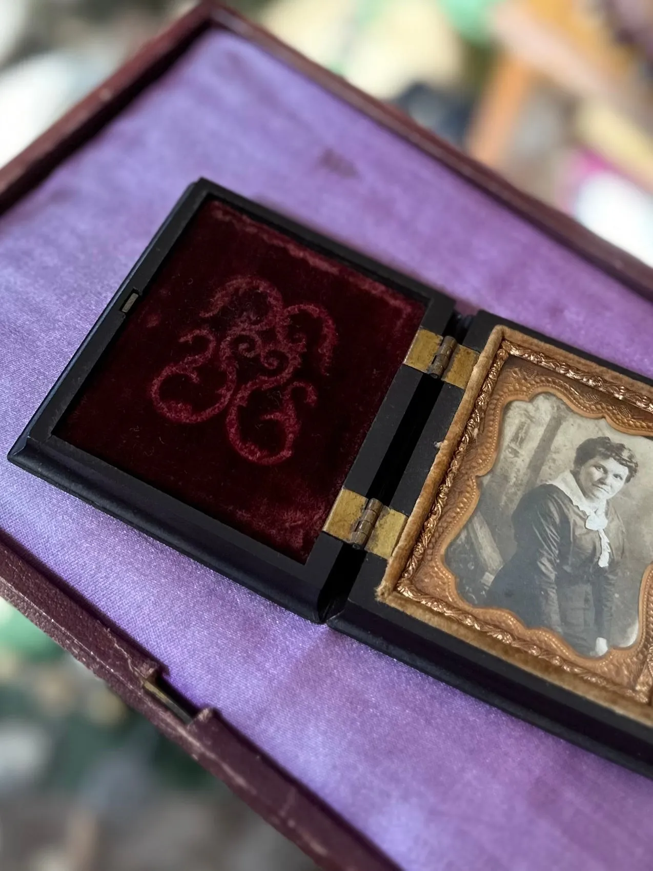 Antique Woman Daguerreotype Ambrotype Gutta Purcha Case Burgundy Velvet Photograph Portrait
