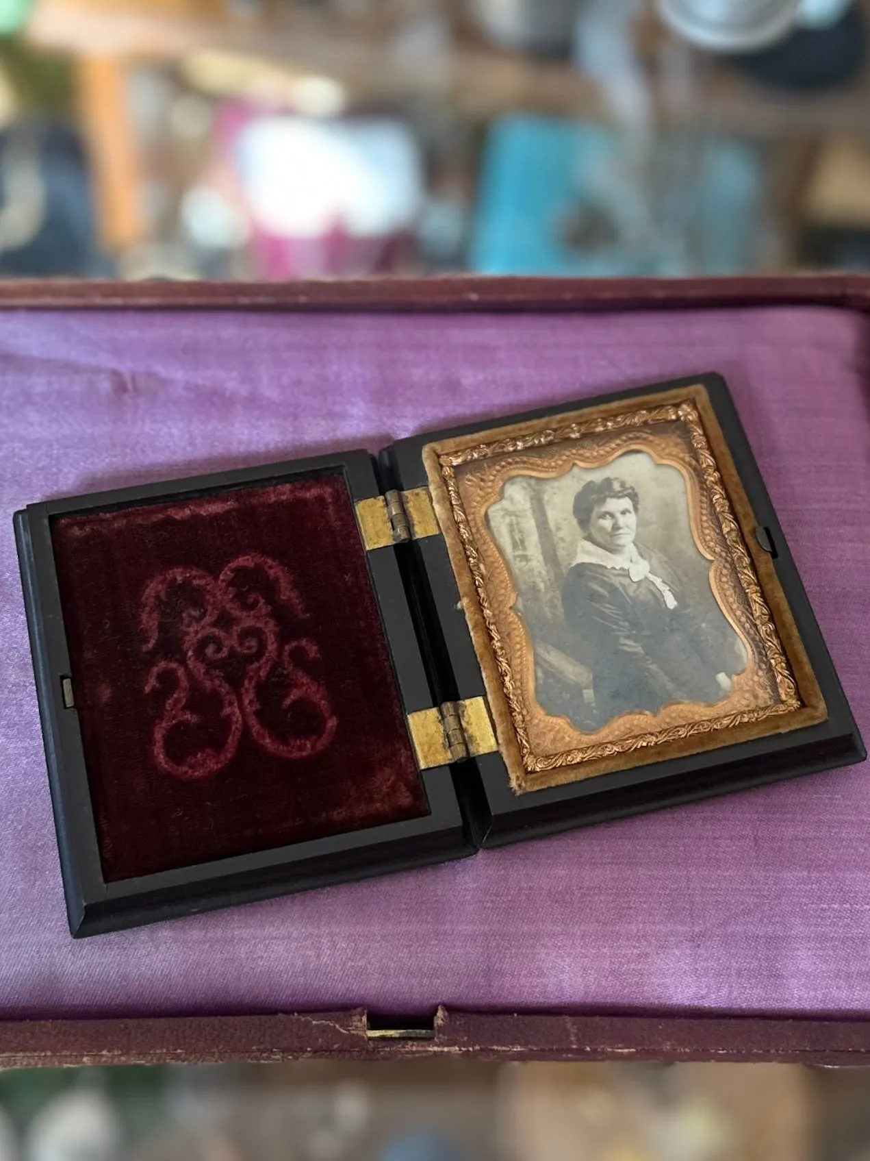Antique Woman Daguerreotype Ambrotype Gutta Purcha Case Burgundy Velvet Photograph Portrait