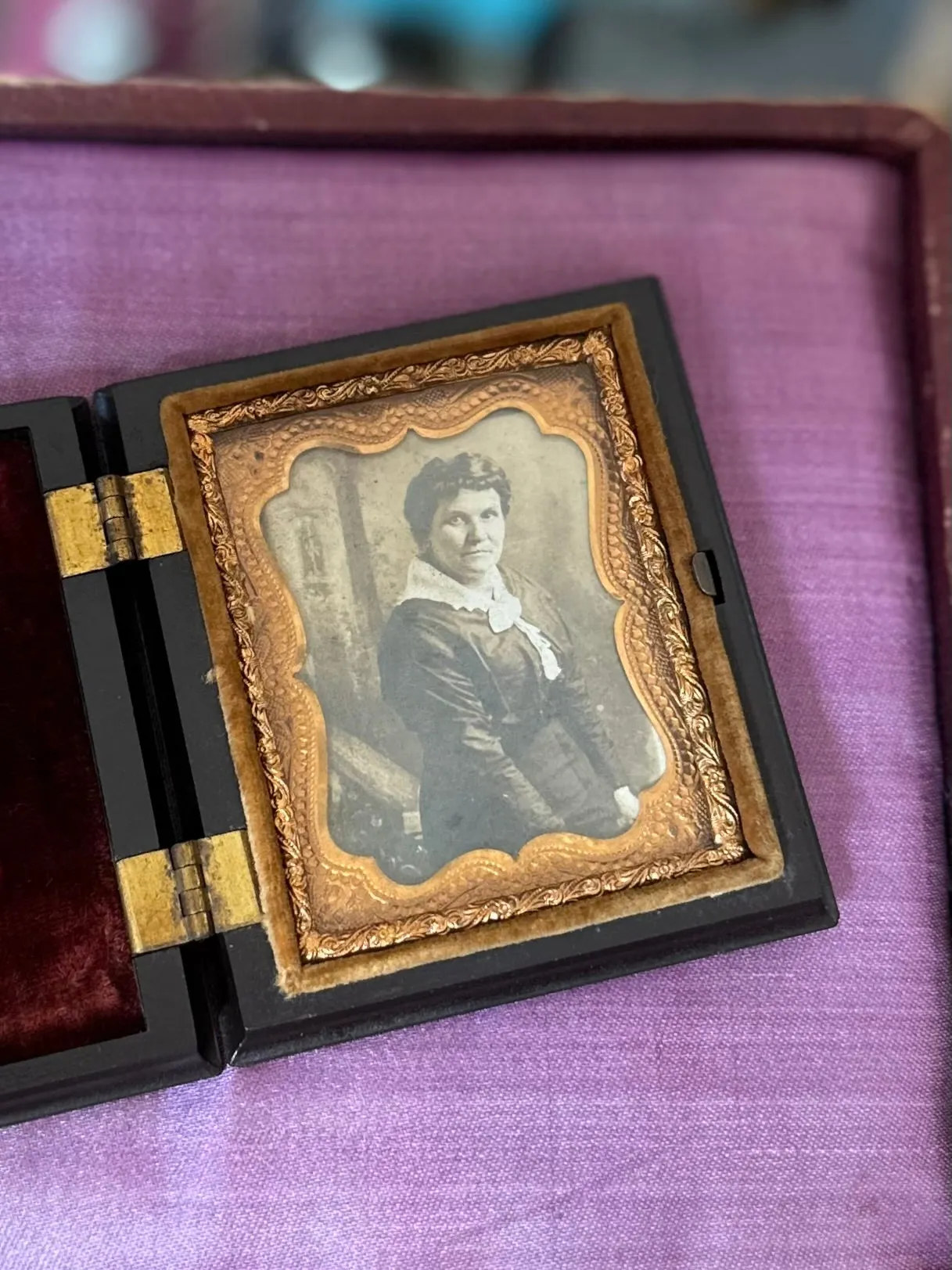 Antique Woman Daguerreotype Ambrotype Gutta Purcha Case Burgundy Velvet Photograph Portrait