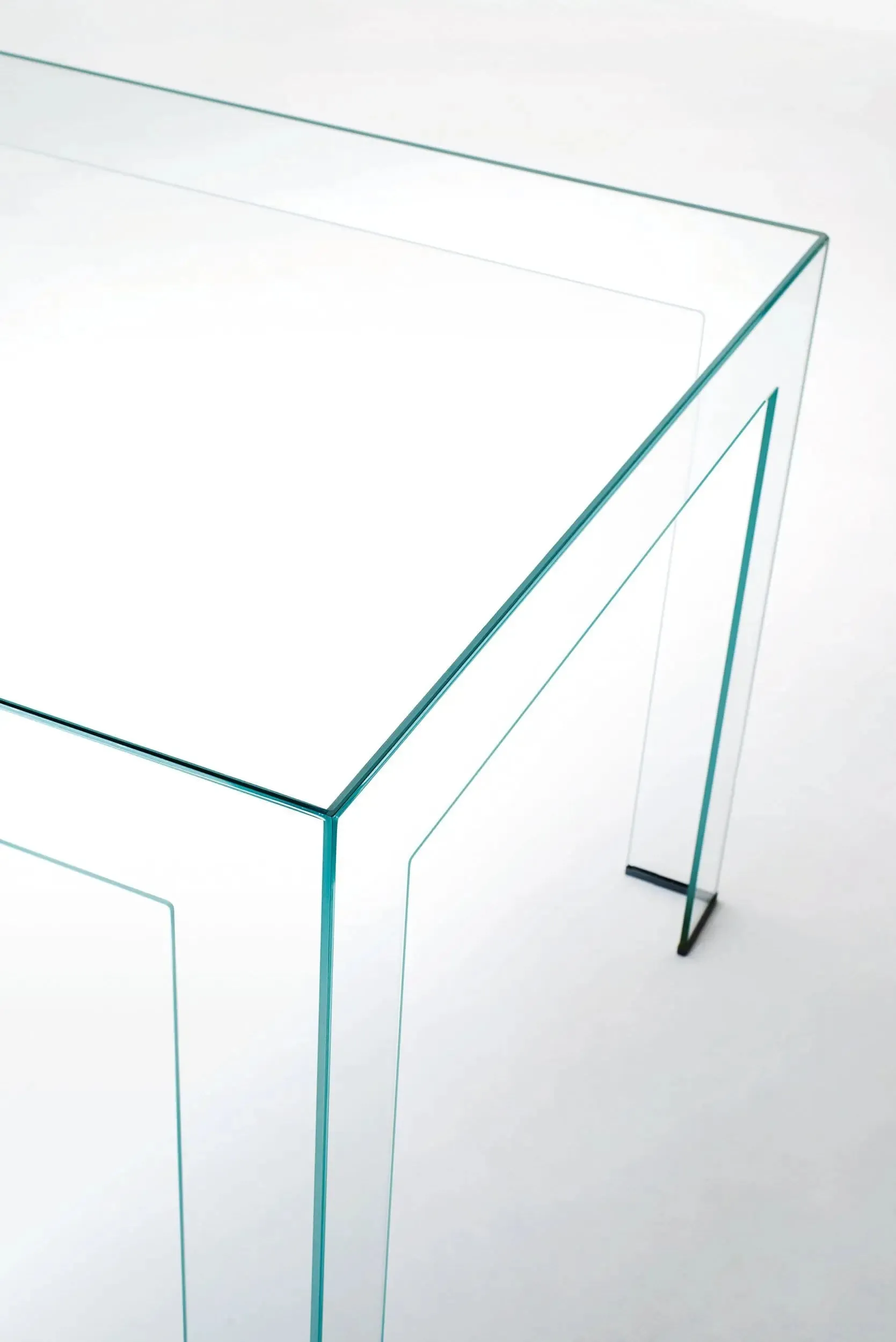 Atlantis High Glass Dining Table