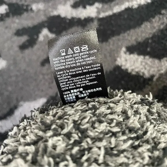 Barefoot Dreams Cozy Chic Seaside Crew Neck Zebra Camo Super Soft Sweater Small