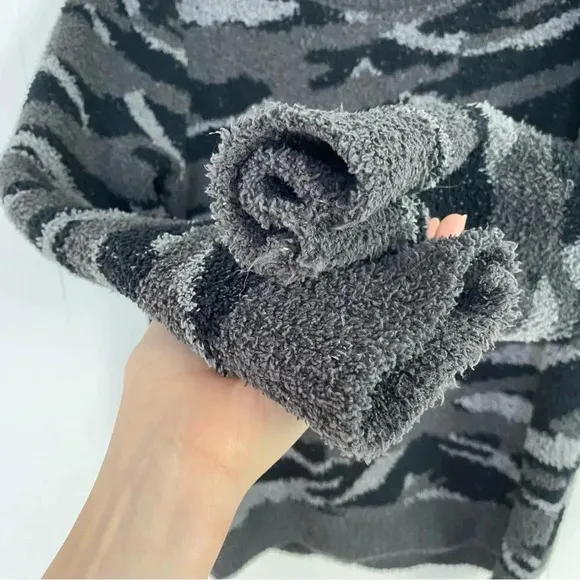 Barefoot Dreams Cozy Chic Seaside Crew Neck Zebra Camo Super Soft Sweater Small