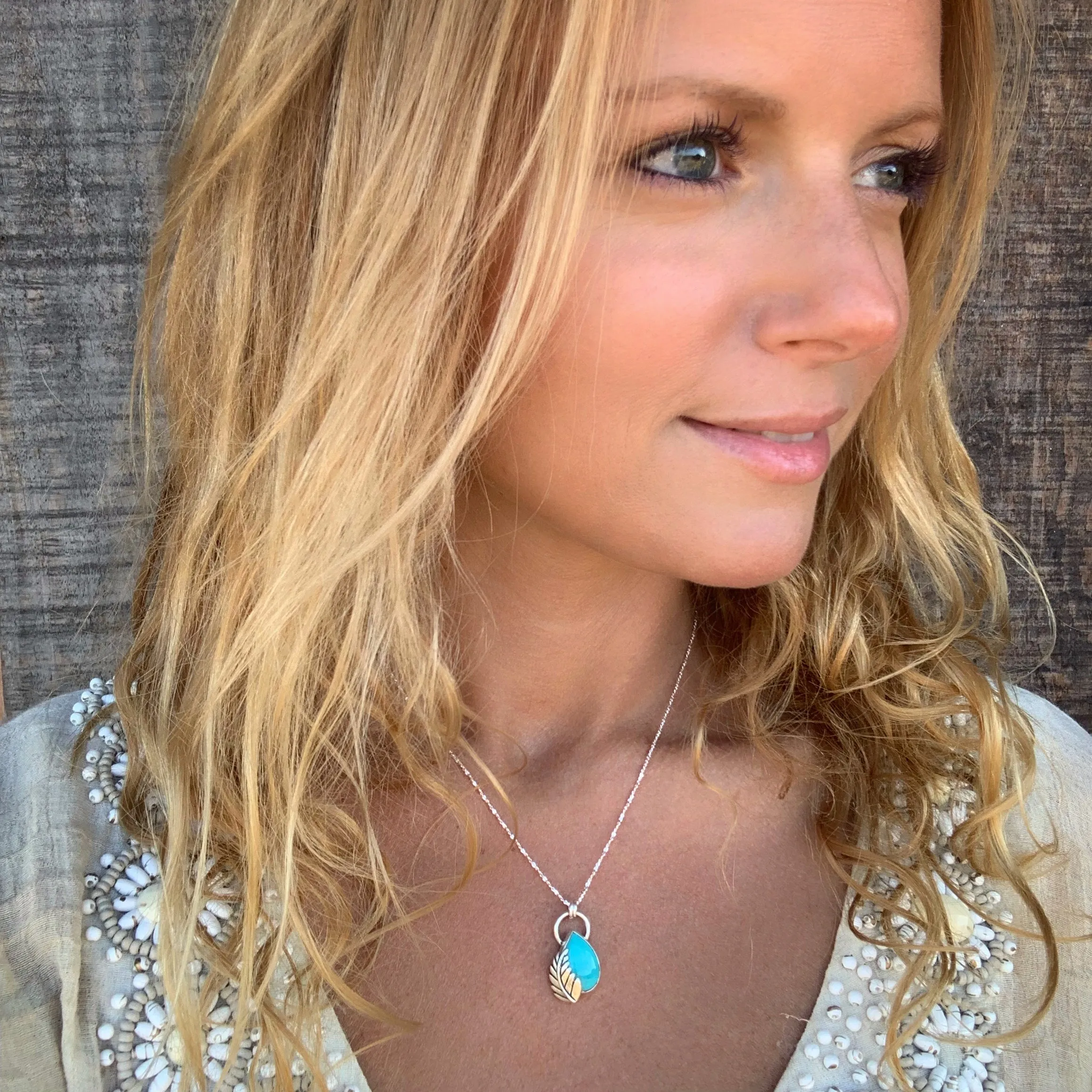Blue pear-shaped Hubei turquoise necklace with leaf