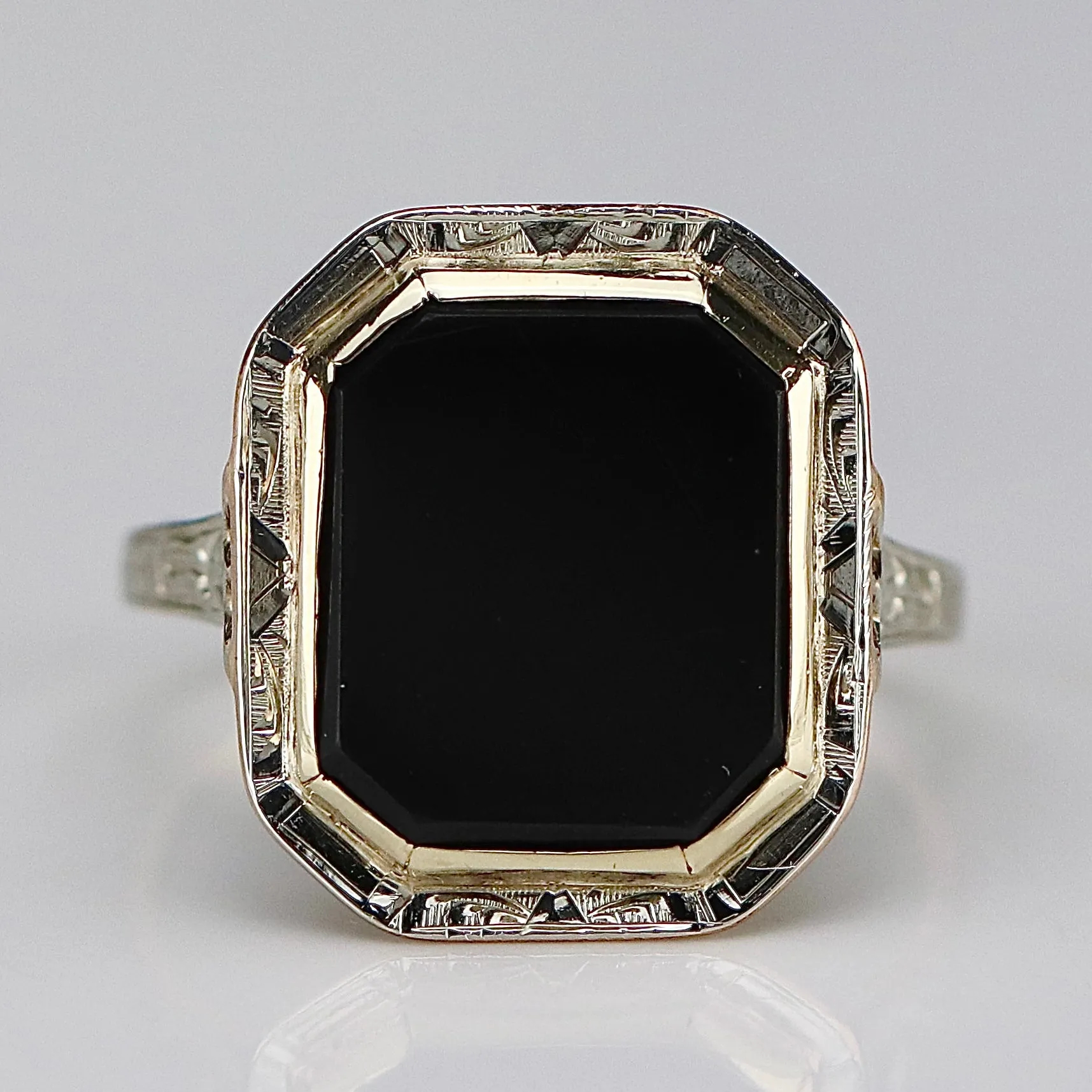 Edwardian onyx ring in yellow and white gold