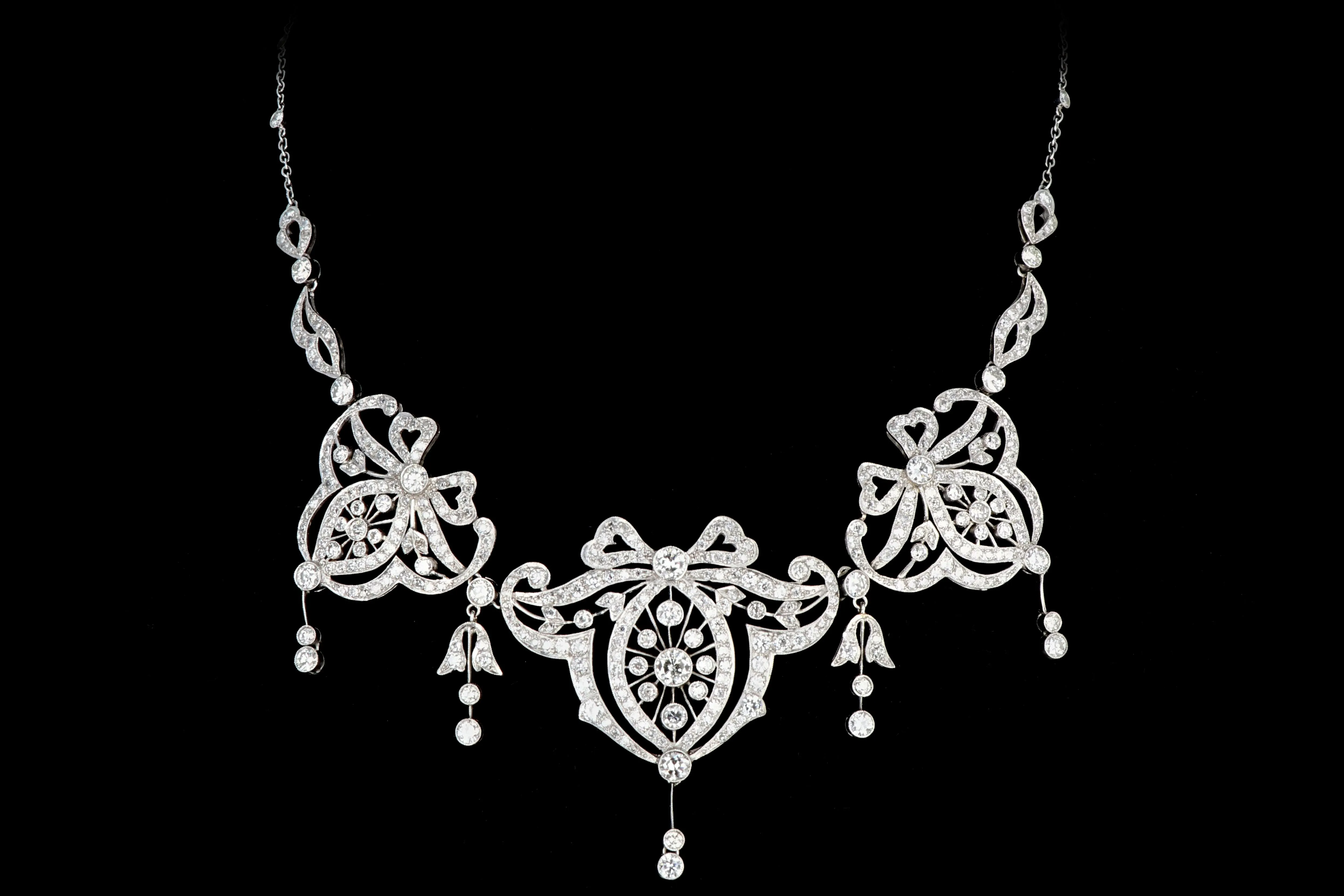 Edwardian Platinum 14.15 Carat Old Cut Diamond Necklace