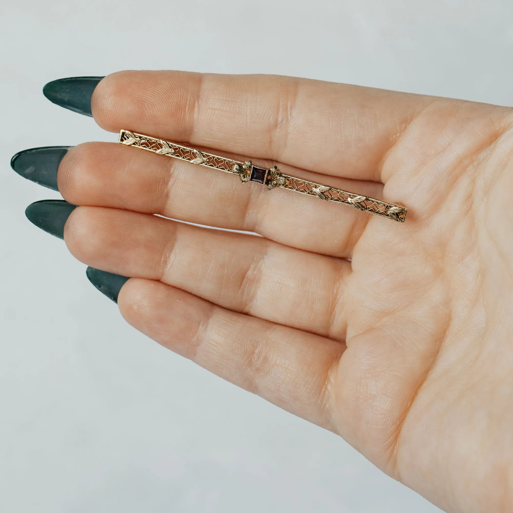 Edwardian Synthetic Amethyst & Yellow Gold Pin