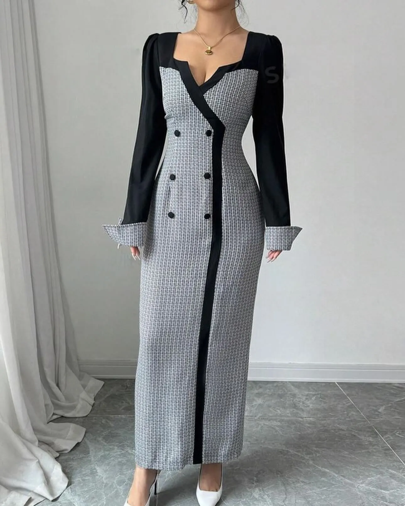 Elegant Contrast Panel Square Neck Long-Sleeve Maxi Dress for Timeless Sophistication