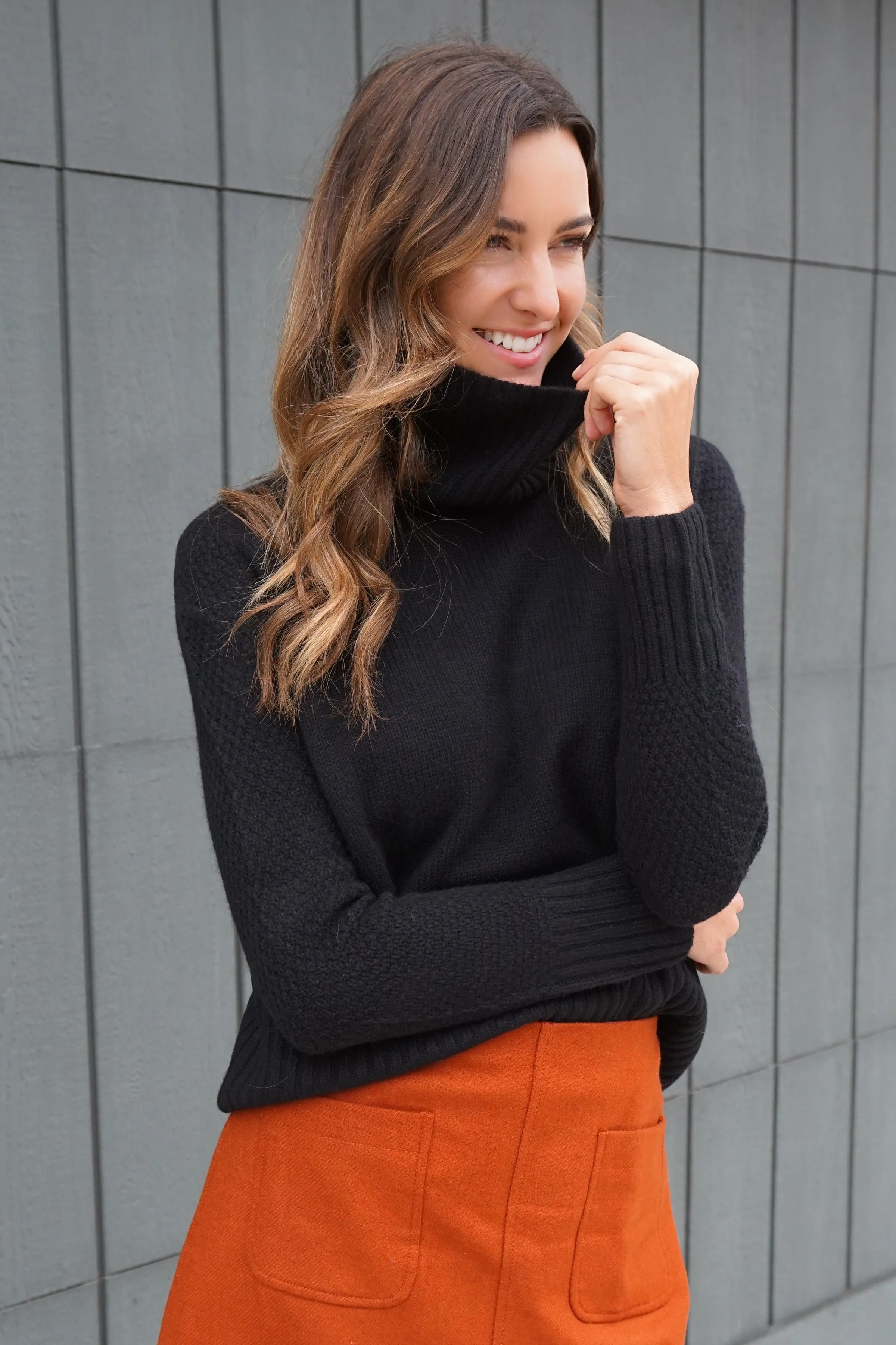 Hazel Cashmere Turtleneck - Black