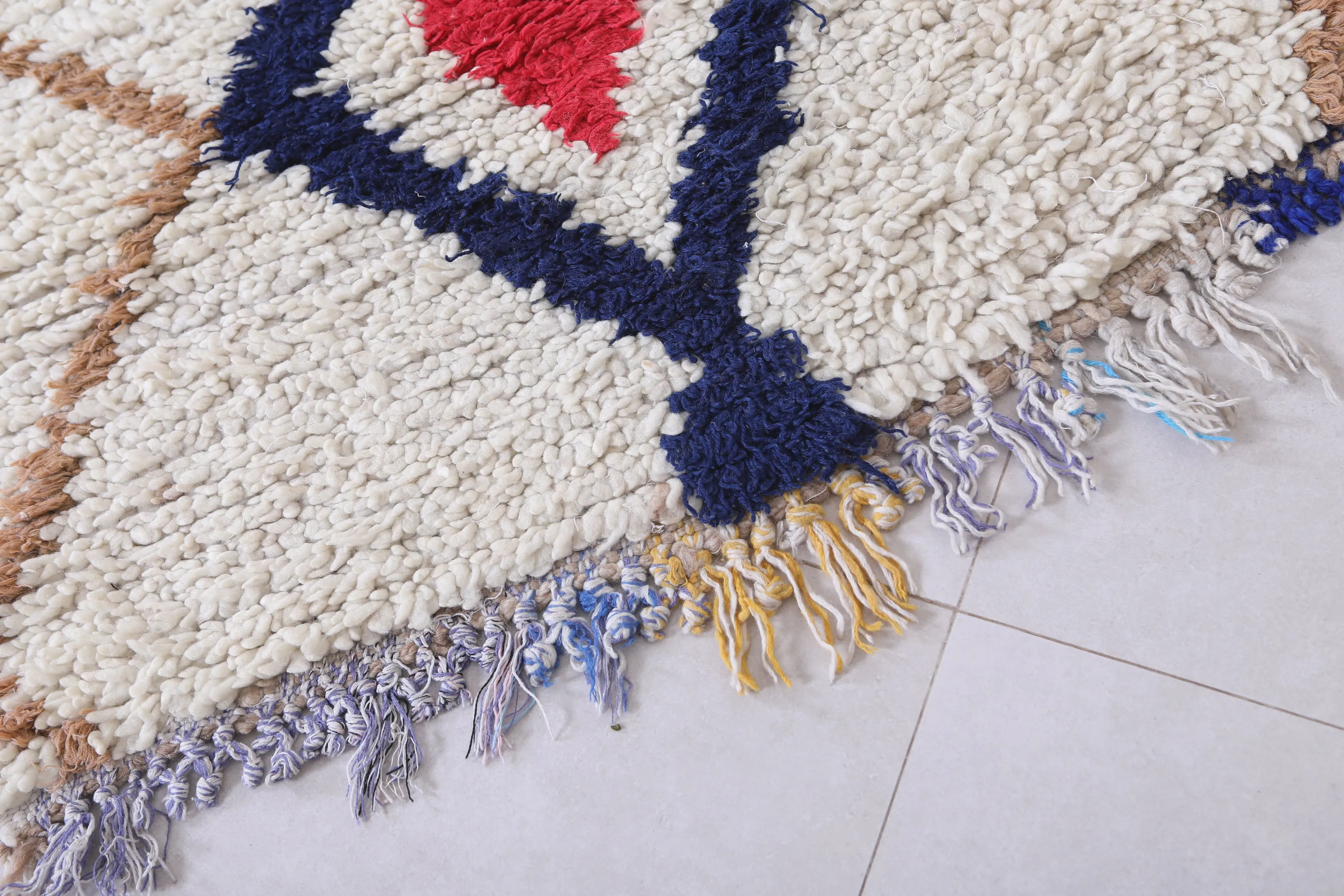 Minimalist Moroccan Berber Rug - 2.5 X 5.3 Feet