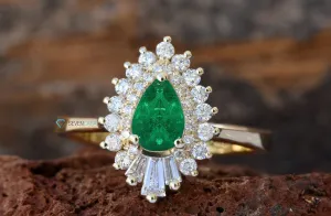 Natural emerald ring-Solid gold ring-Yellow gold-Promise ring-Pear shaped emerald-Art deco ring-Edwardian emerald ring-Emerald ring antique