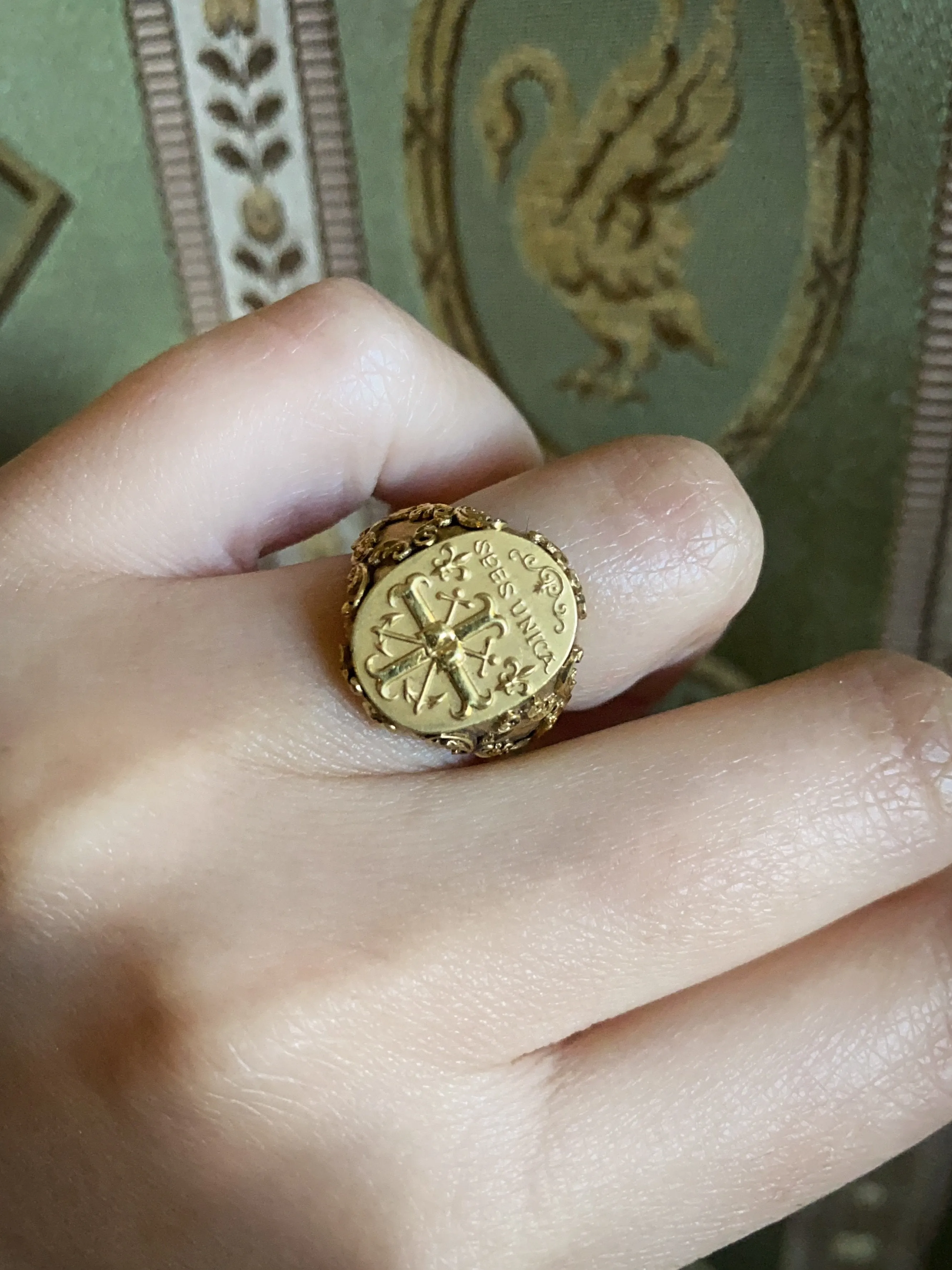 Ornate 18k Gold “Spes Unica” Ring