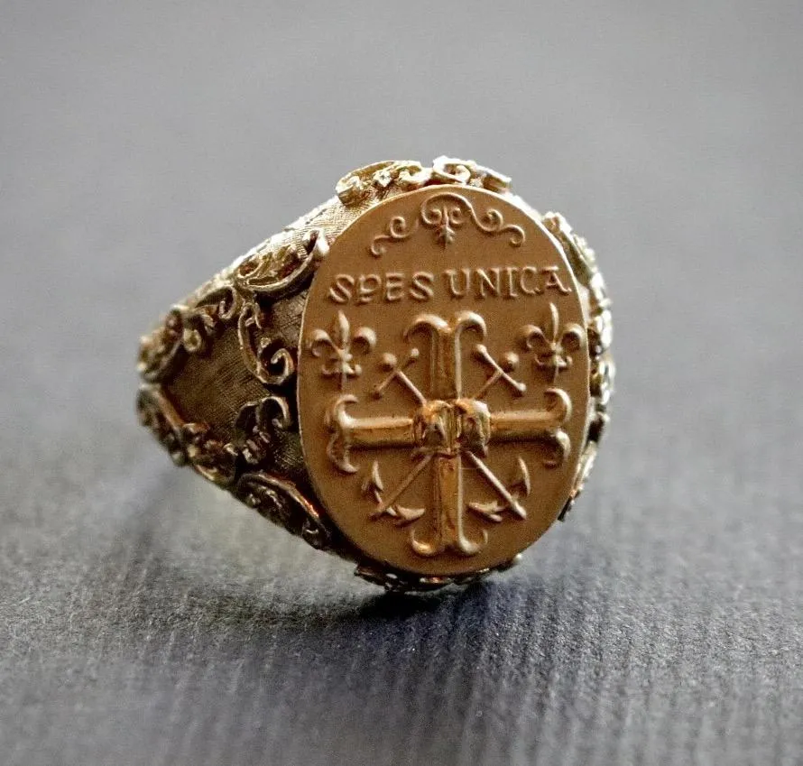 Ornate 18k Gold “Spes Unica” Ring