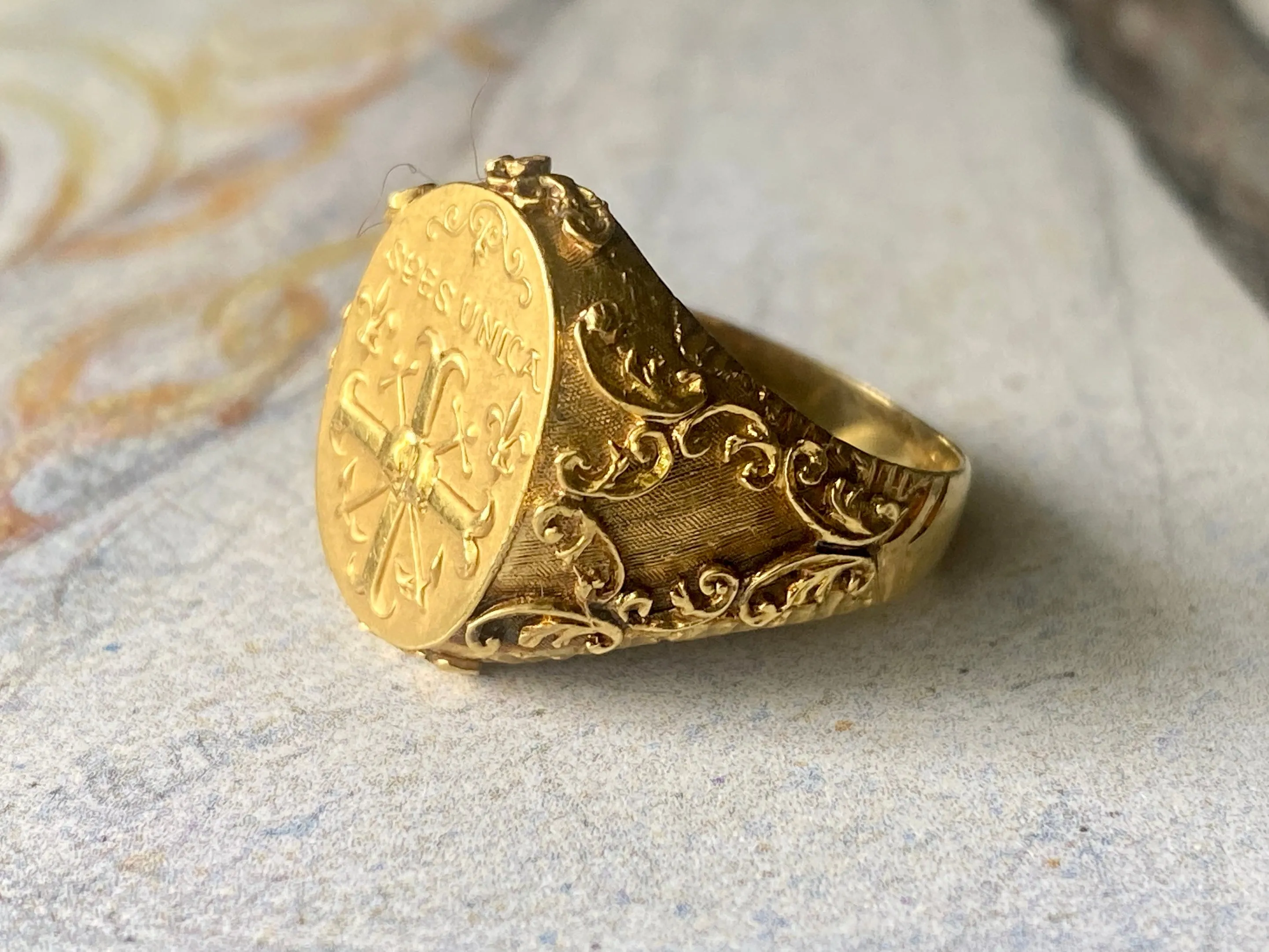 Ornate 18k Gold “Spes Unica” Ring
