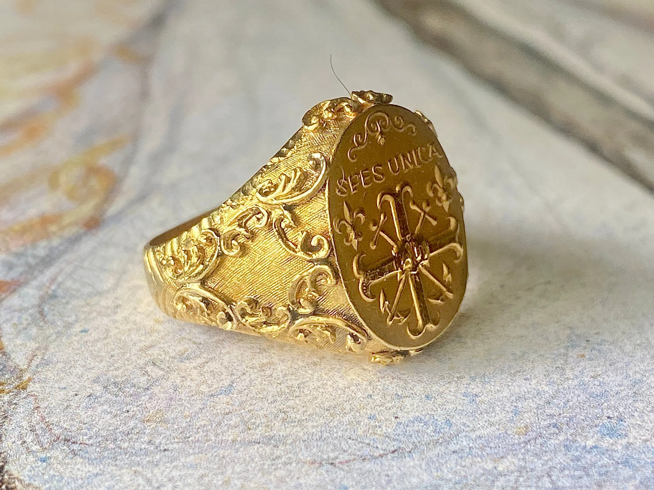 Ornate 18k Gold “Spes Unica” Ring