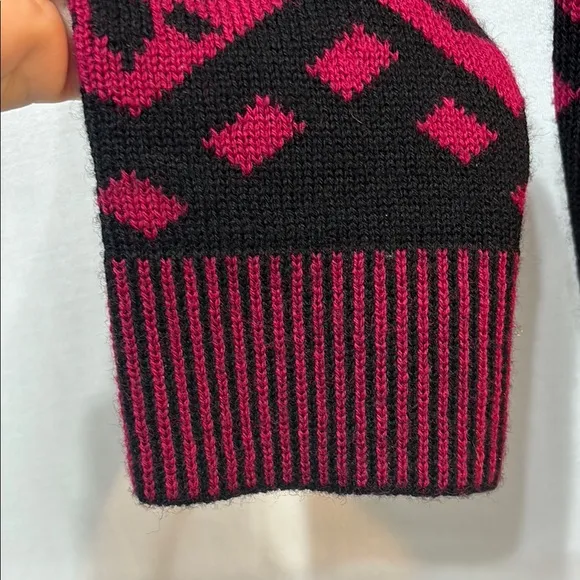Ossi Skiwear 100% Wool Black &amp; Dark Pink Geometric Pattern Sweater, Size Small