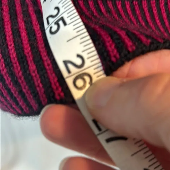 Ossi Skiwear 100% Wool Black &amp; Dark Pink Geometric Pattern Sweater, Size Small