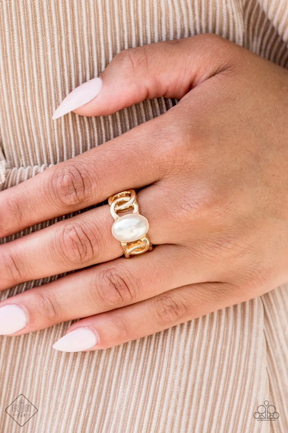 Paparazzi - Fashion Fix High Roller Status -Gold Complete Set -August 2020