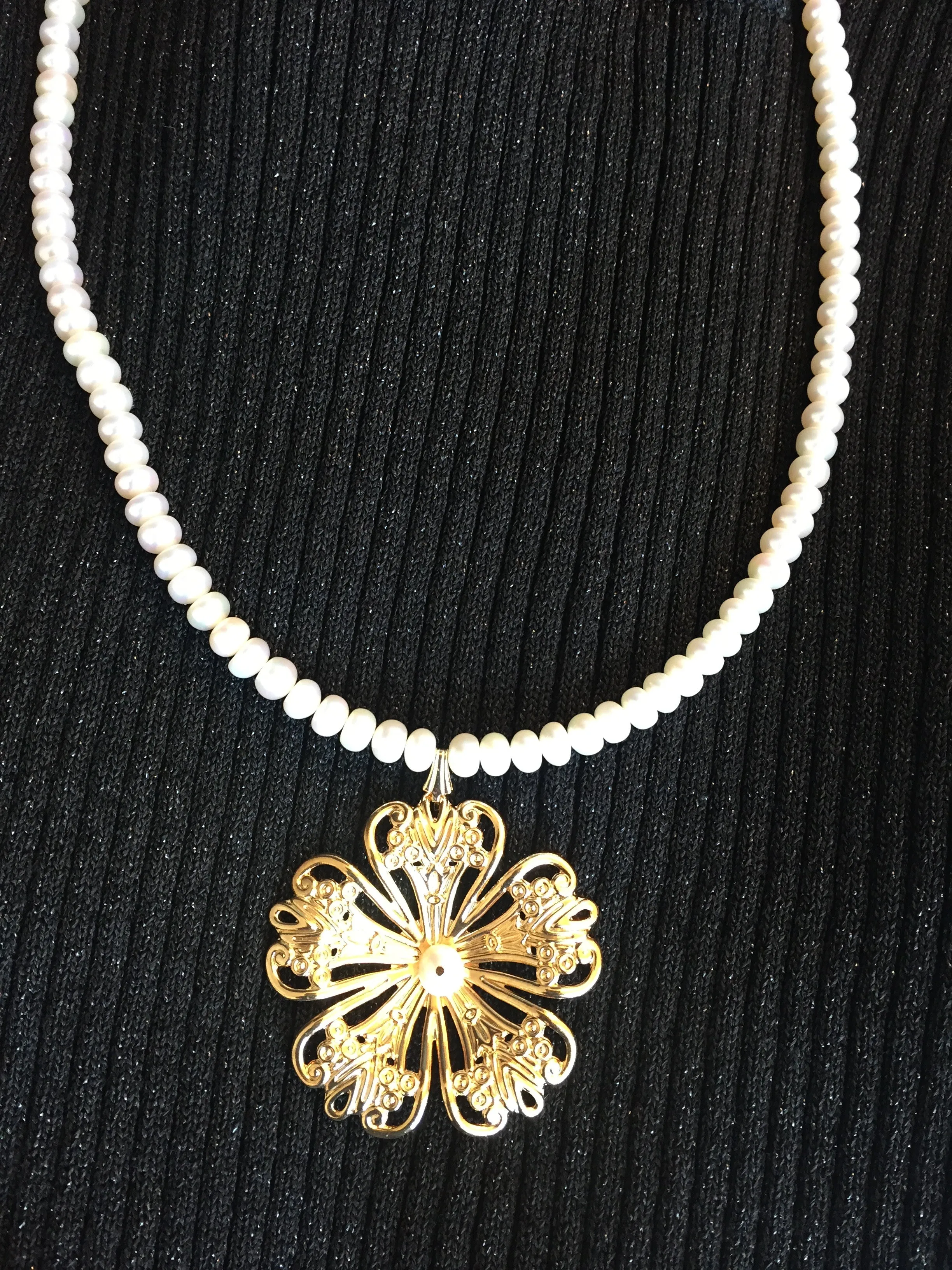 Pearl and Gold Necklace - Goldilocks