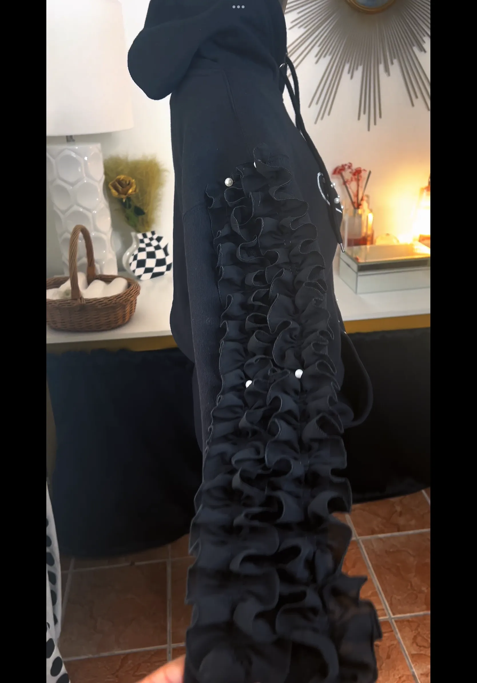 Ruffles and Pearls for the Girlz 💅🏽(Size: MEDIUM unisex)