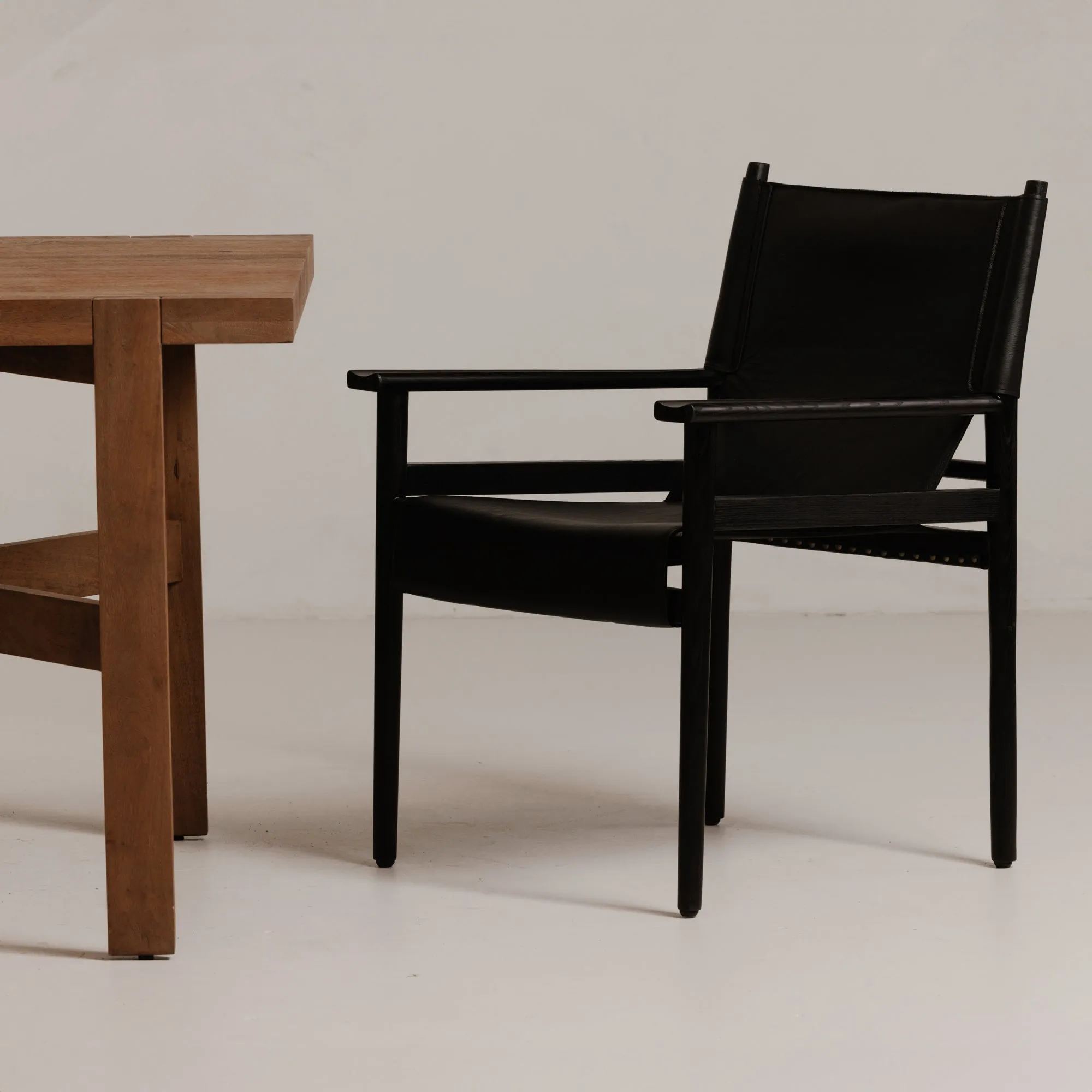 Sleek Modern Sling Chair - High-Quality Top-Grain Buffalo Leather & Sturdy Wood Frame