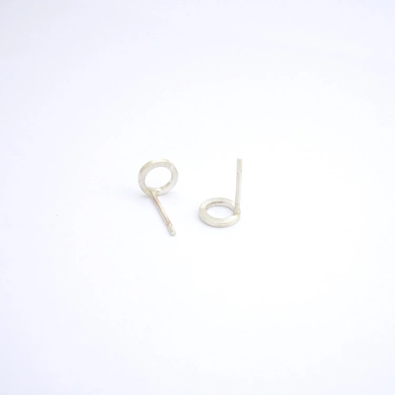 Sophisticated Hand-Made Open Circle Stud Earrings - 0183