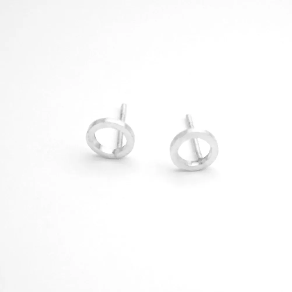 Sophisticated Hand-Made Open Circle Stud Earrings - 0183