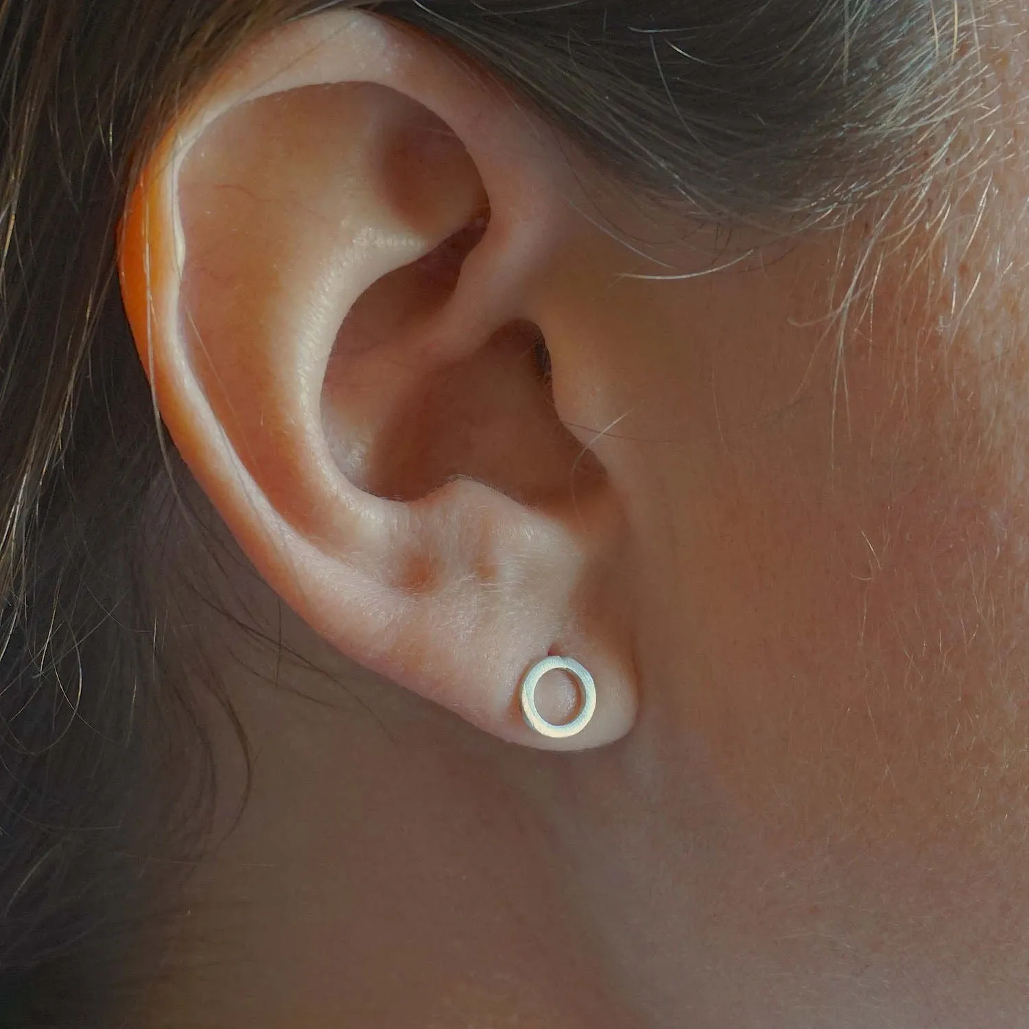 Sophisticated Hand-Made Open Circle Stud Earrings - 0183