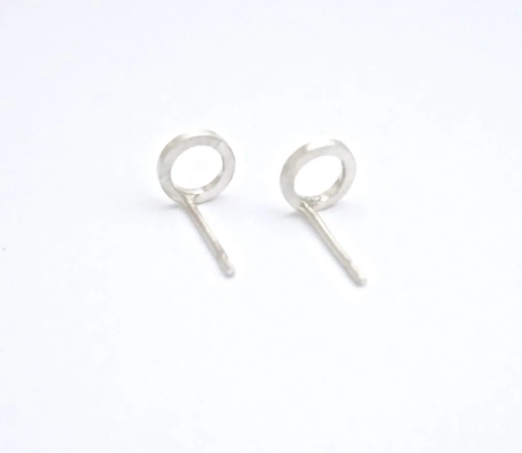 Sophisticated Hand-Made Open Circle Stud Earrings - 0183