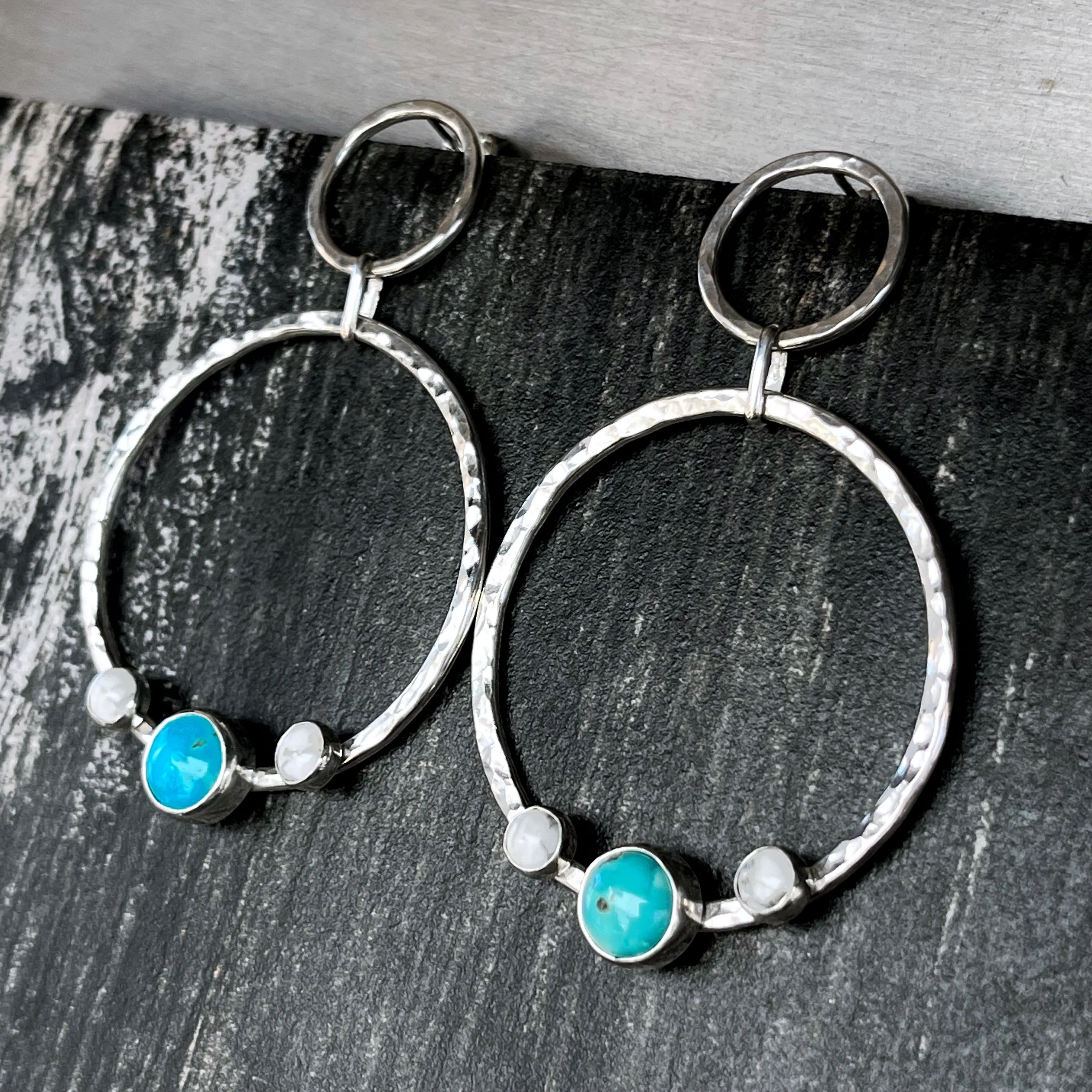 Turquoise & howlite hoop earrings in silver