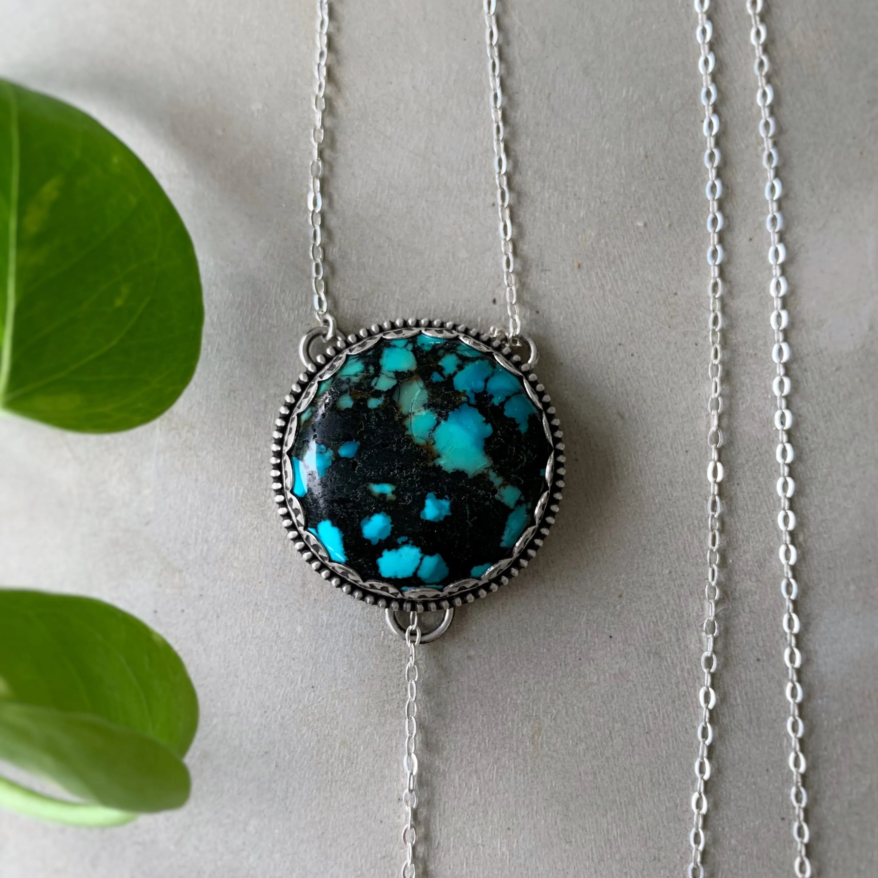 Turquoise & howlite lariat necklace in silver