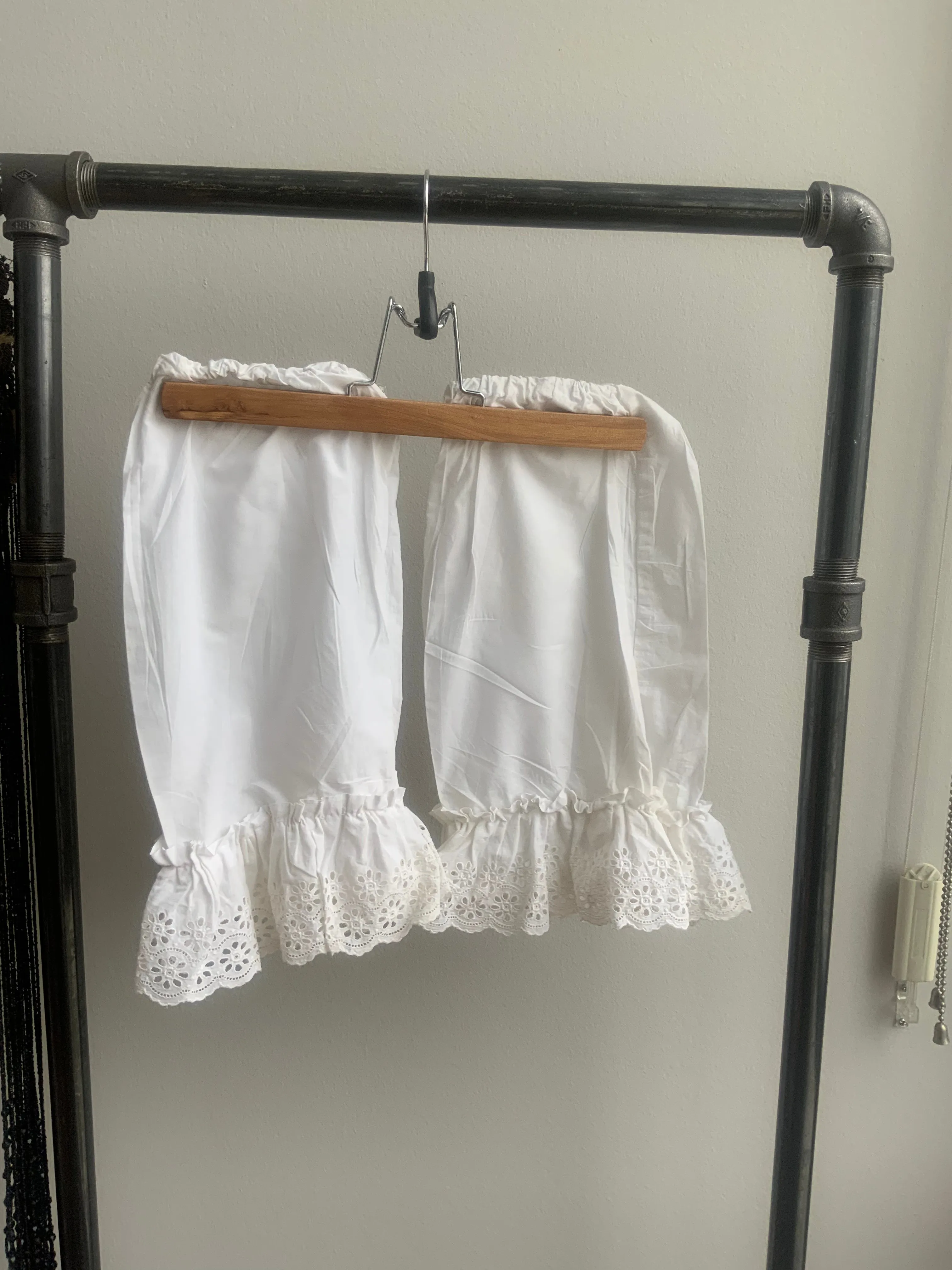 Under Sleeves - 1800