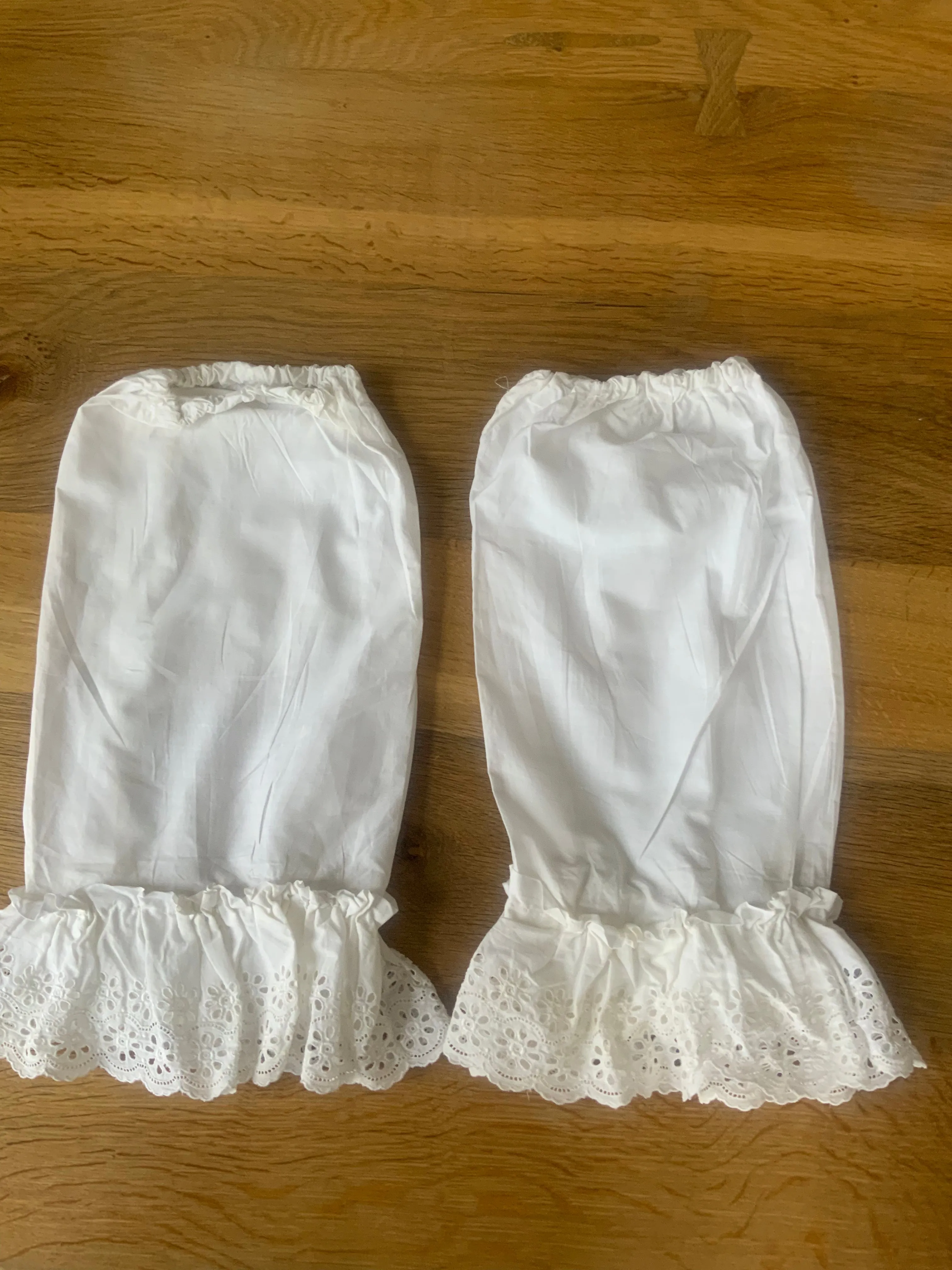 Under Sleeves - 1800