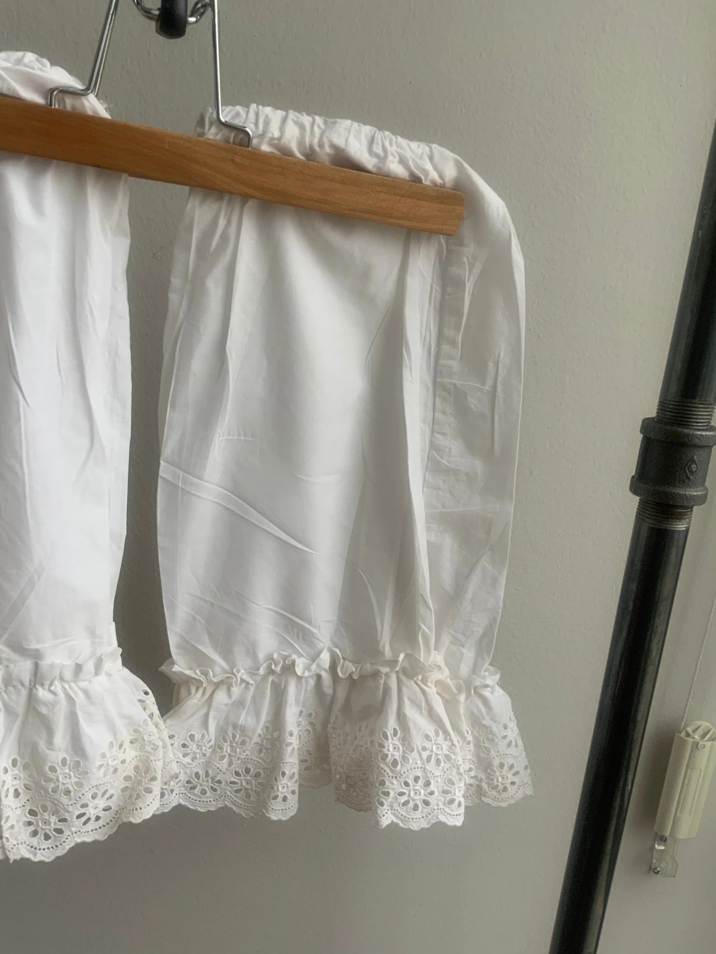 Under Sleeves - 1800