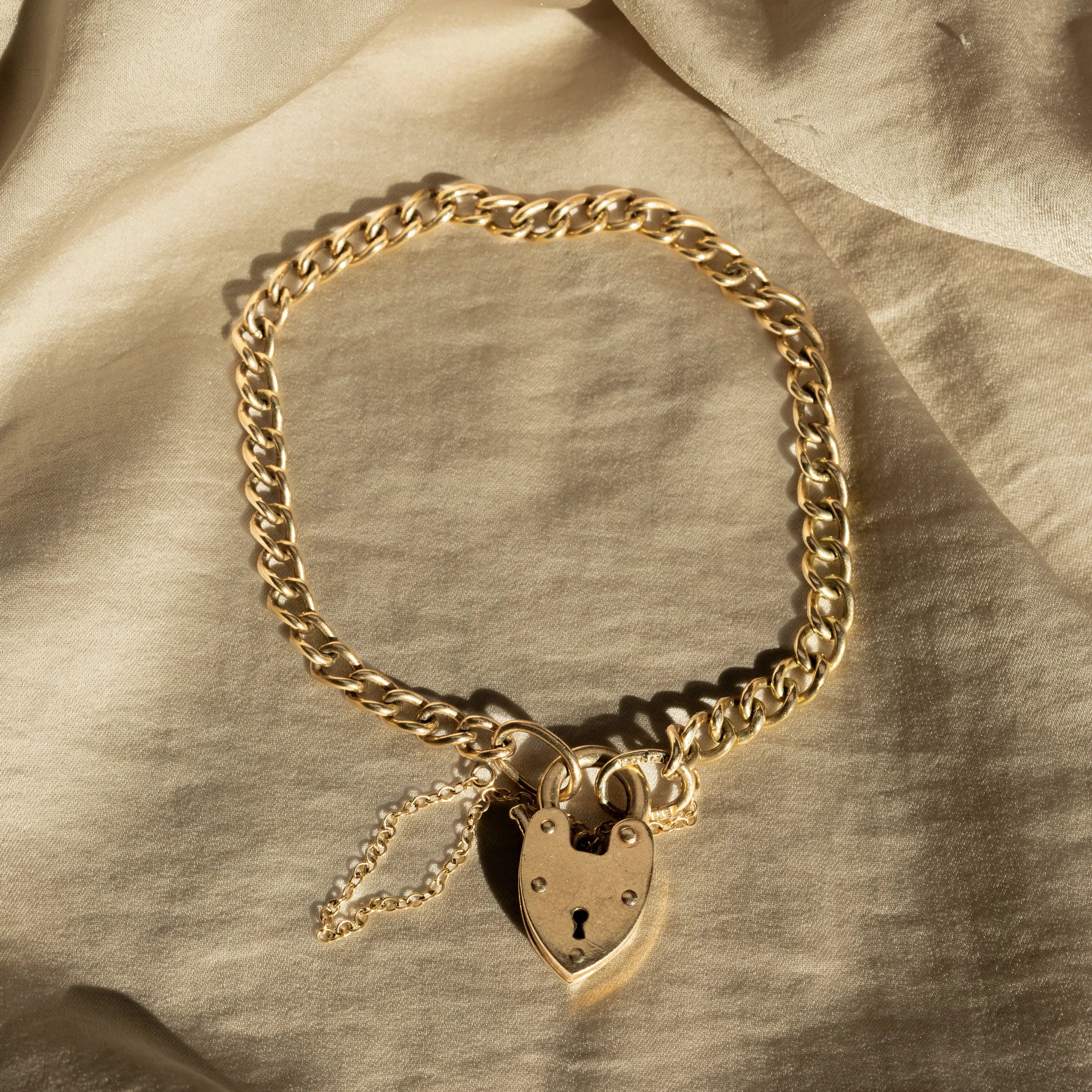 Victorian 9ct Yellow Gold Heart Padlock Curb Link Bracelet