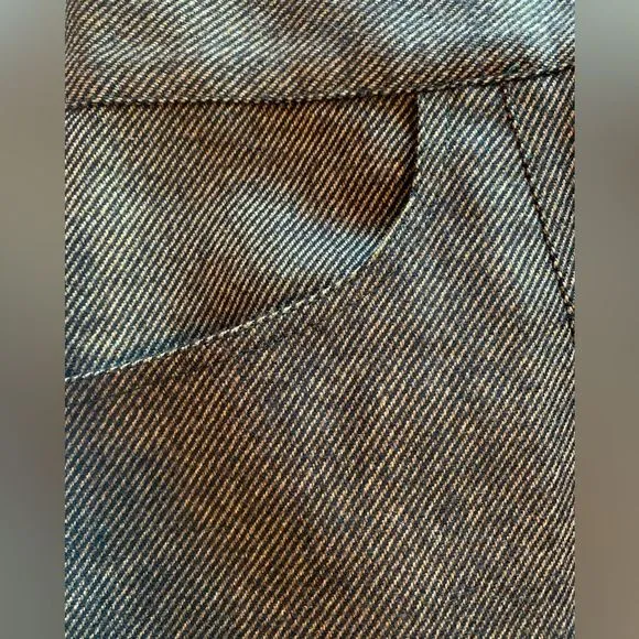 Vintage 1997 Yantha embroidered skirt. Medium. Brown..