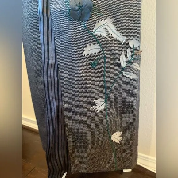 Vintage 1997 Yantha embroidered skirt. Medium. Brown..