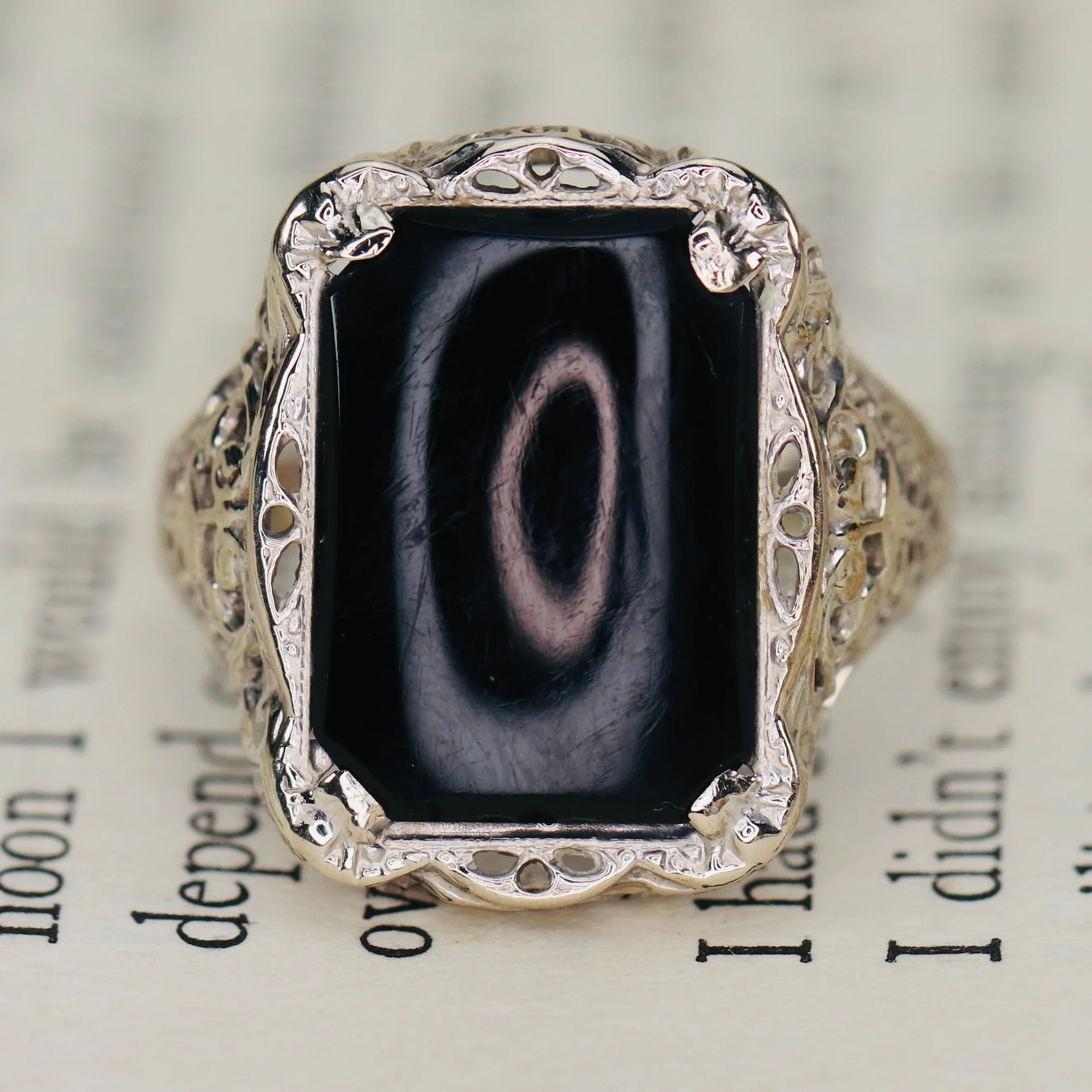 Vintage onyx filigree ring in white gold