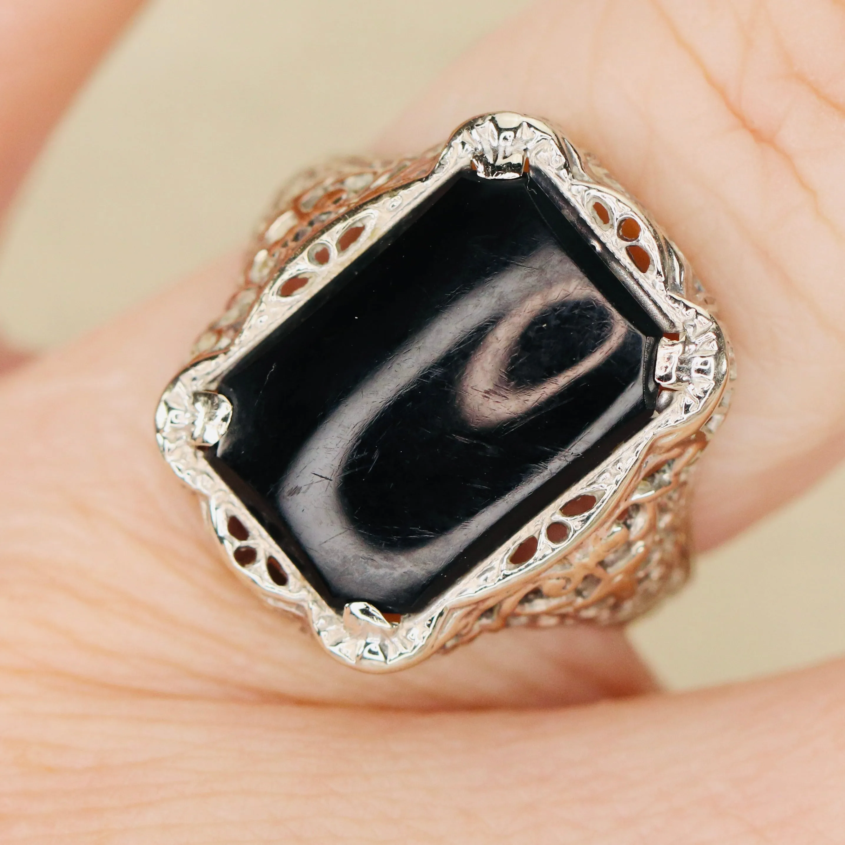 Vintage onyx filigree ring in white gold