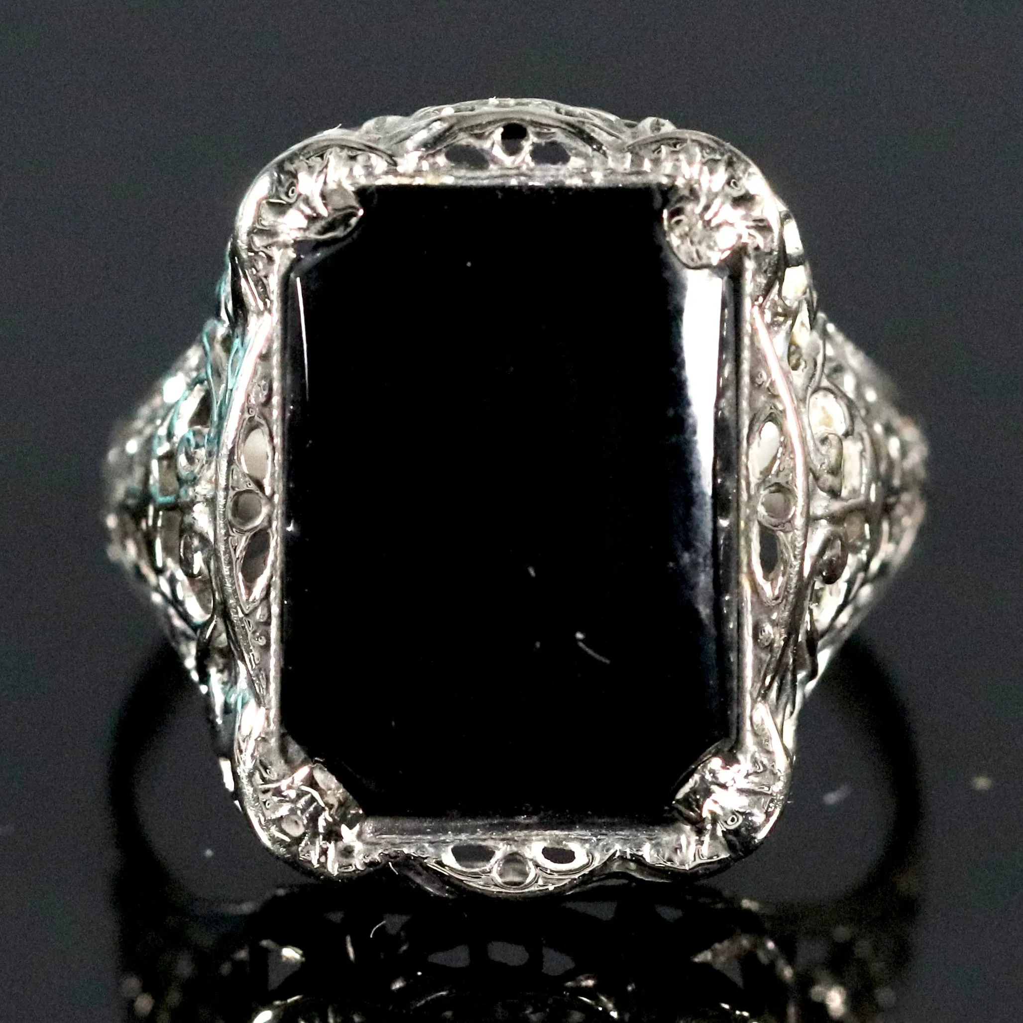 Vintage onyx filigree ring in white gold