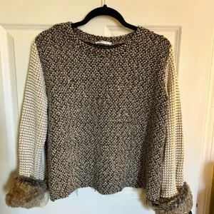 Zara Sweater with Faux Fur Cuffs Women's Size Large